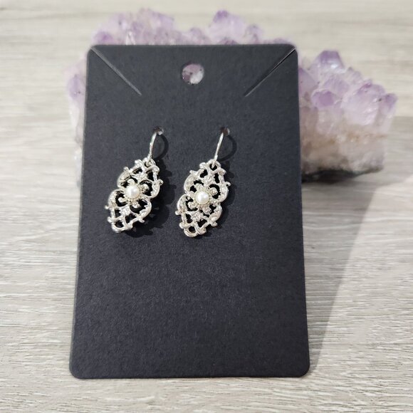 Fashion Jewlery Silvertone Filagree Drop Earings with Faux Pearl Dangle - Picture 5 of 7